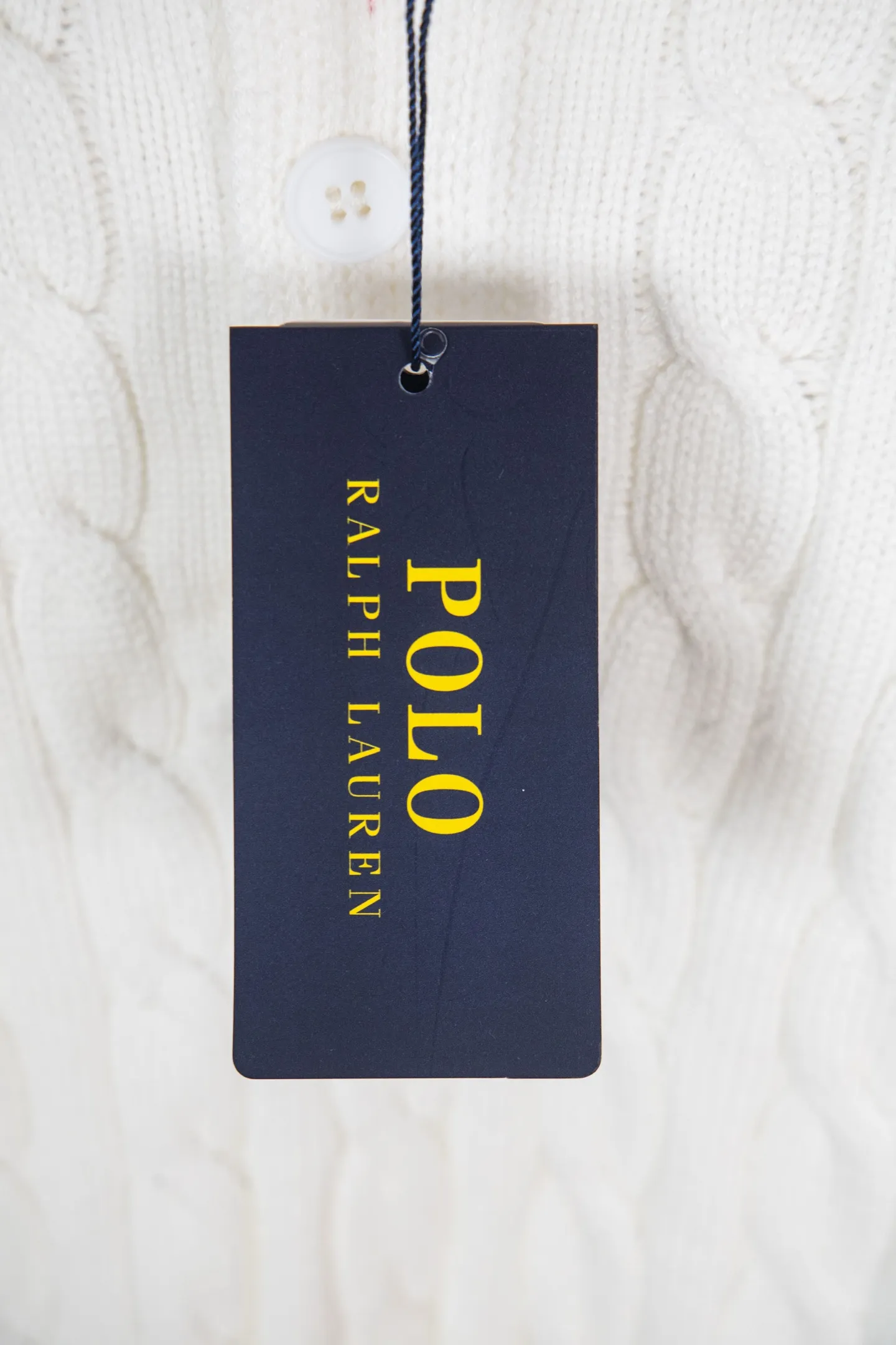 P240 Ralph Lauren 2025ss new twist sweater button cardigan. The fabric is made of imitation cashmere fabric. A full set of customized accessories. The highest version on the market. Color: Navy blue, black, white and gray. Size: S-XL.